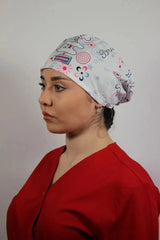 Fehér unisex orvosi sapka – sebészeti kalap fogakkal és mosolygós mintával